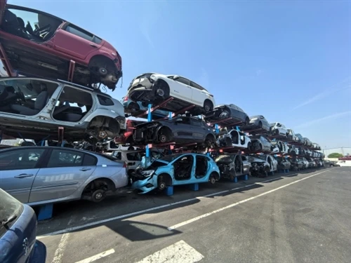Cómo las estanterías cantiléver apoyan el almacenamiento de automóviles: un e...